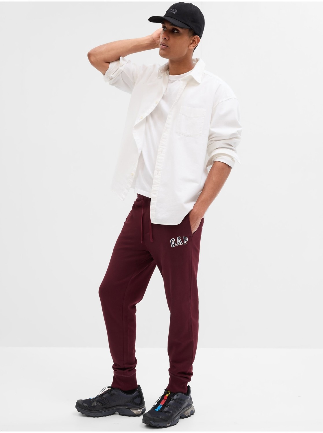 Vínové pánske tepláky GAP