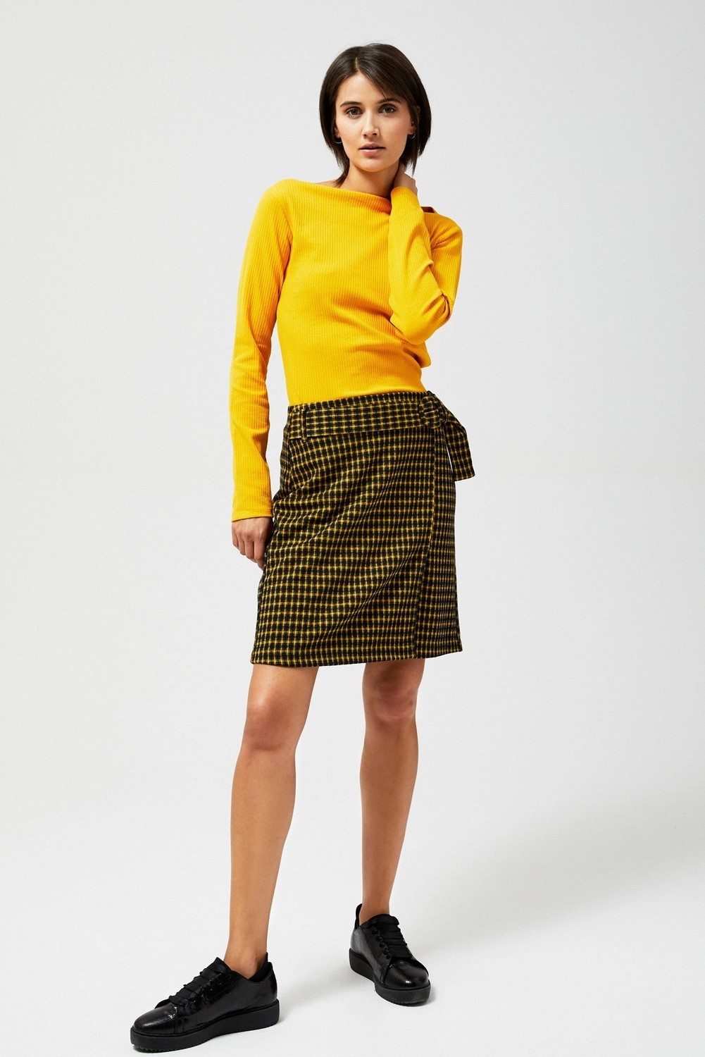 Check the skirt with a belt