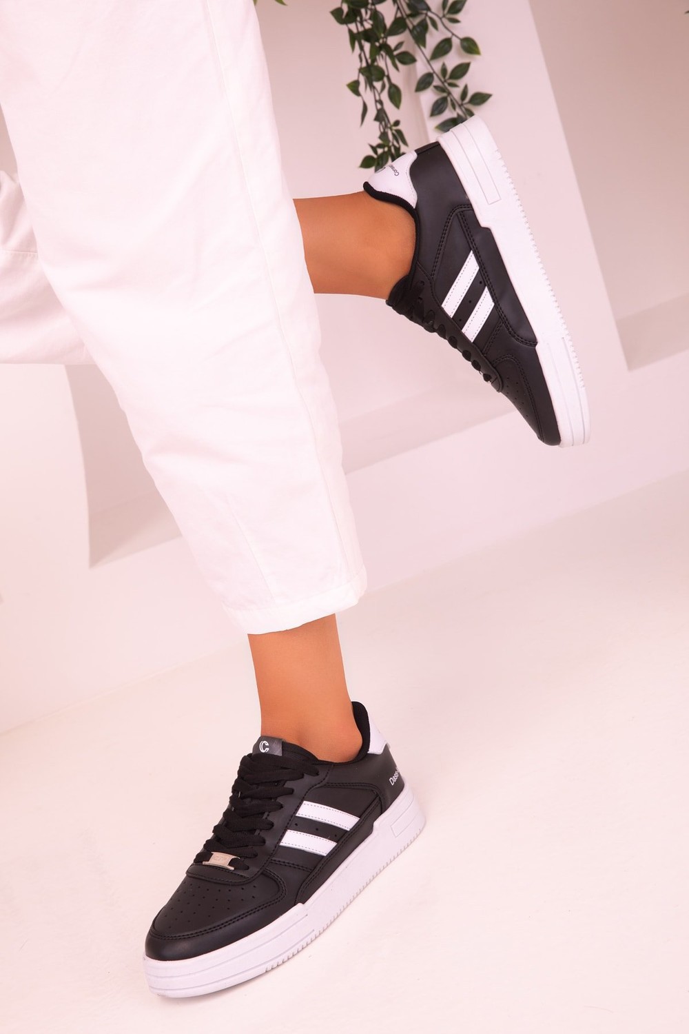 Soho Black and White Unisex Sneakers 17105