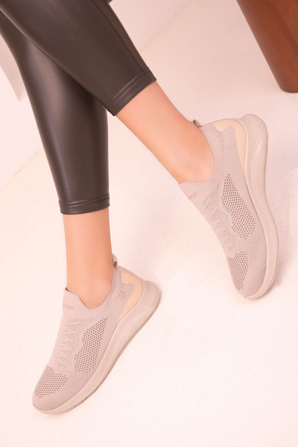 Soho Beige Women's Sneakers 16979