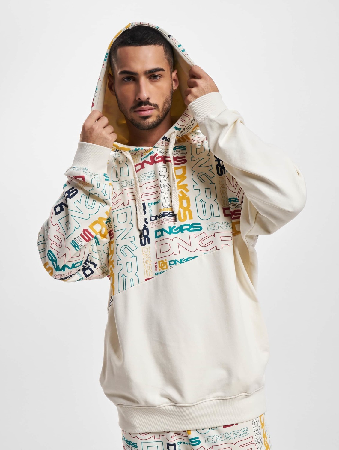 Maze Men white