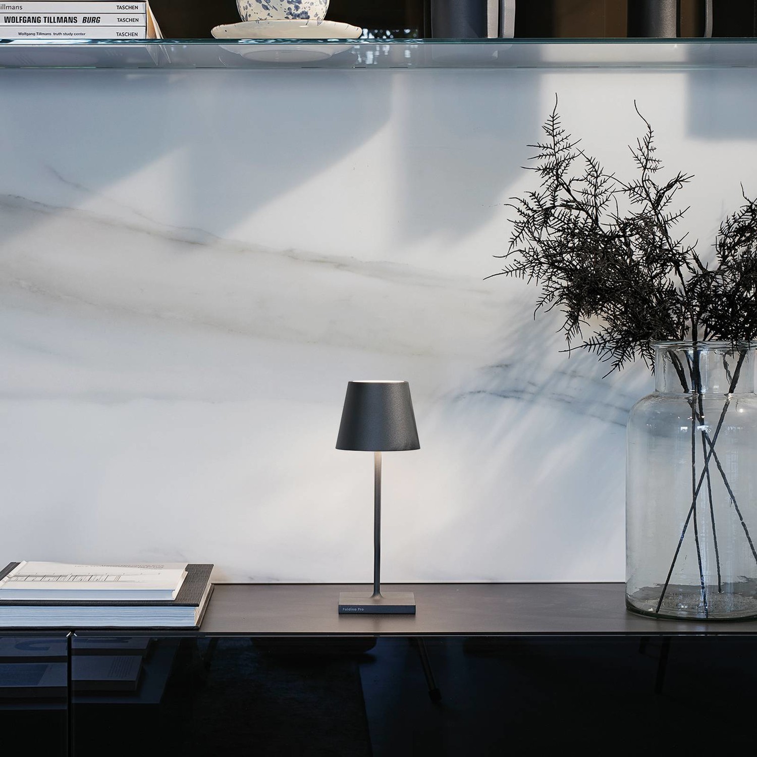 Zafferano Poldina mini lampa na batérie IP65 sivá