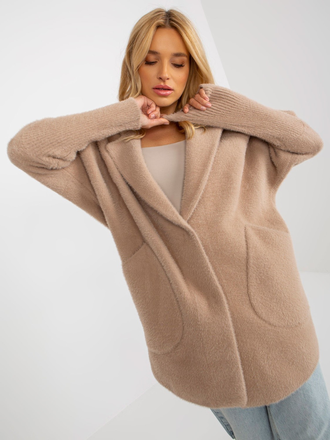 Beige loose coat made of alpaca with wool