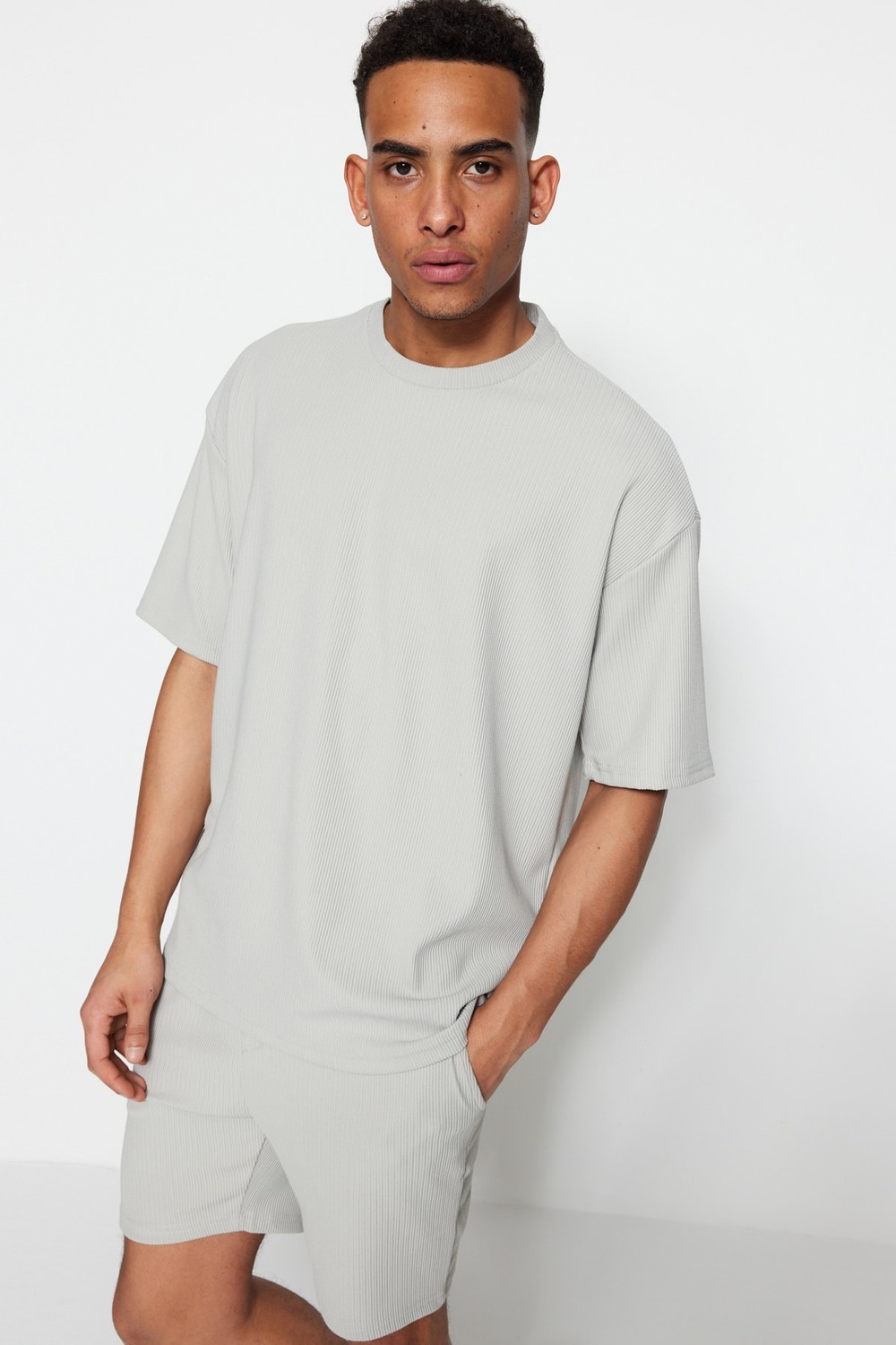 Trendyol Limited Edition Men's Gray Oversized/Wide Cut Crew Neck Short Sleeve Textured Ottoman T-Shirt.
