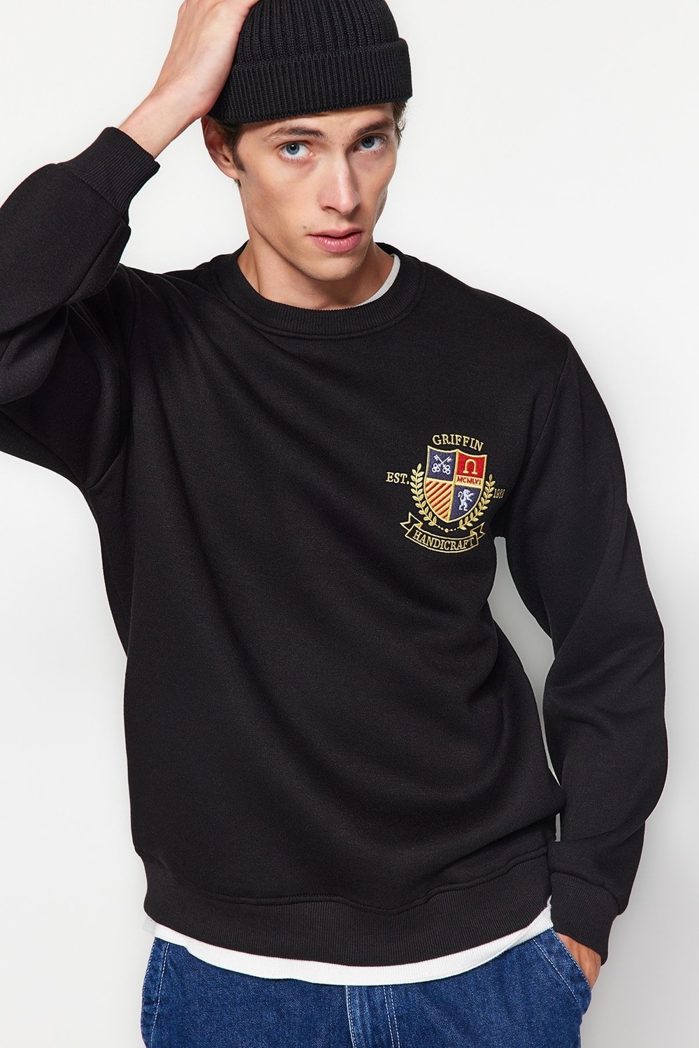 Trendyol Black Men's Regular/Real fit Crew Neck Crest Embroidery Fleece Inner Cotton Sweatshirt.