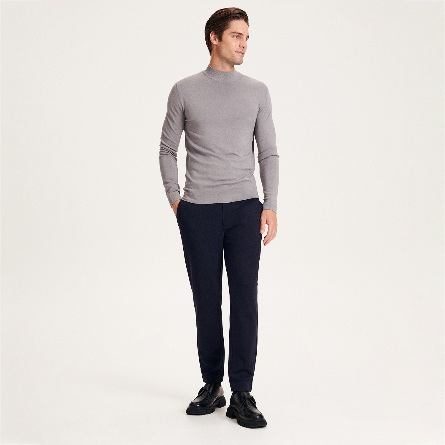 Reserved - Chino nohavice slim fit - Čierna