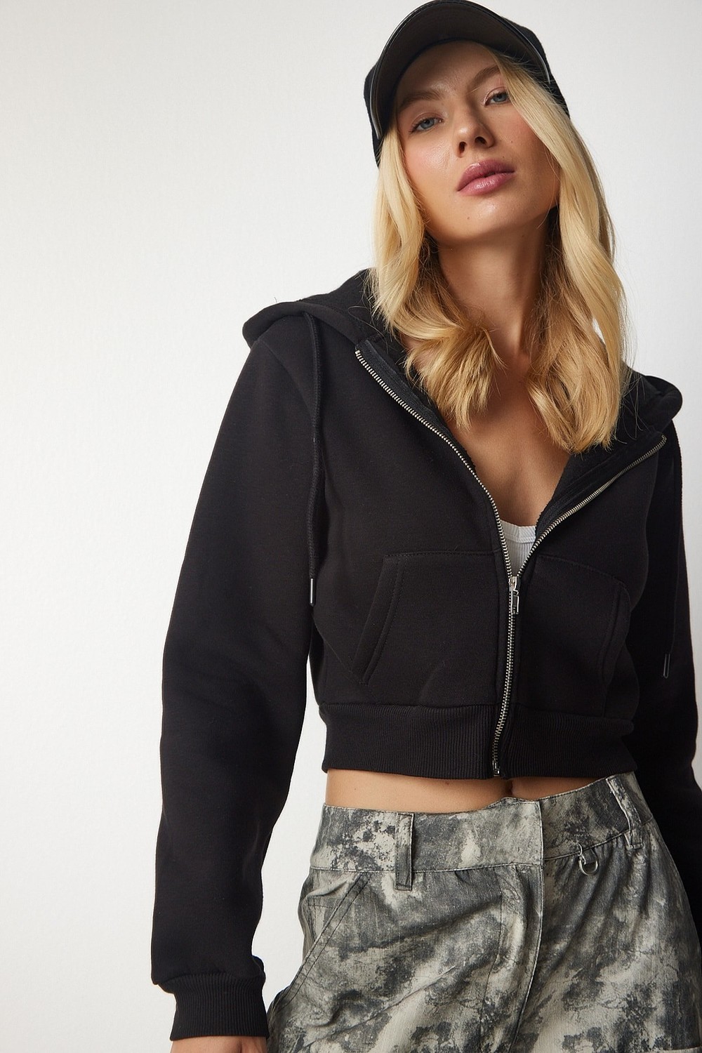 Happiness İstanbul Women's Black Hoodie with Zipper and Crop Sweatshirt
