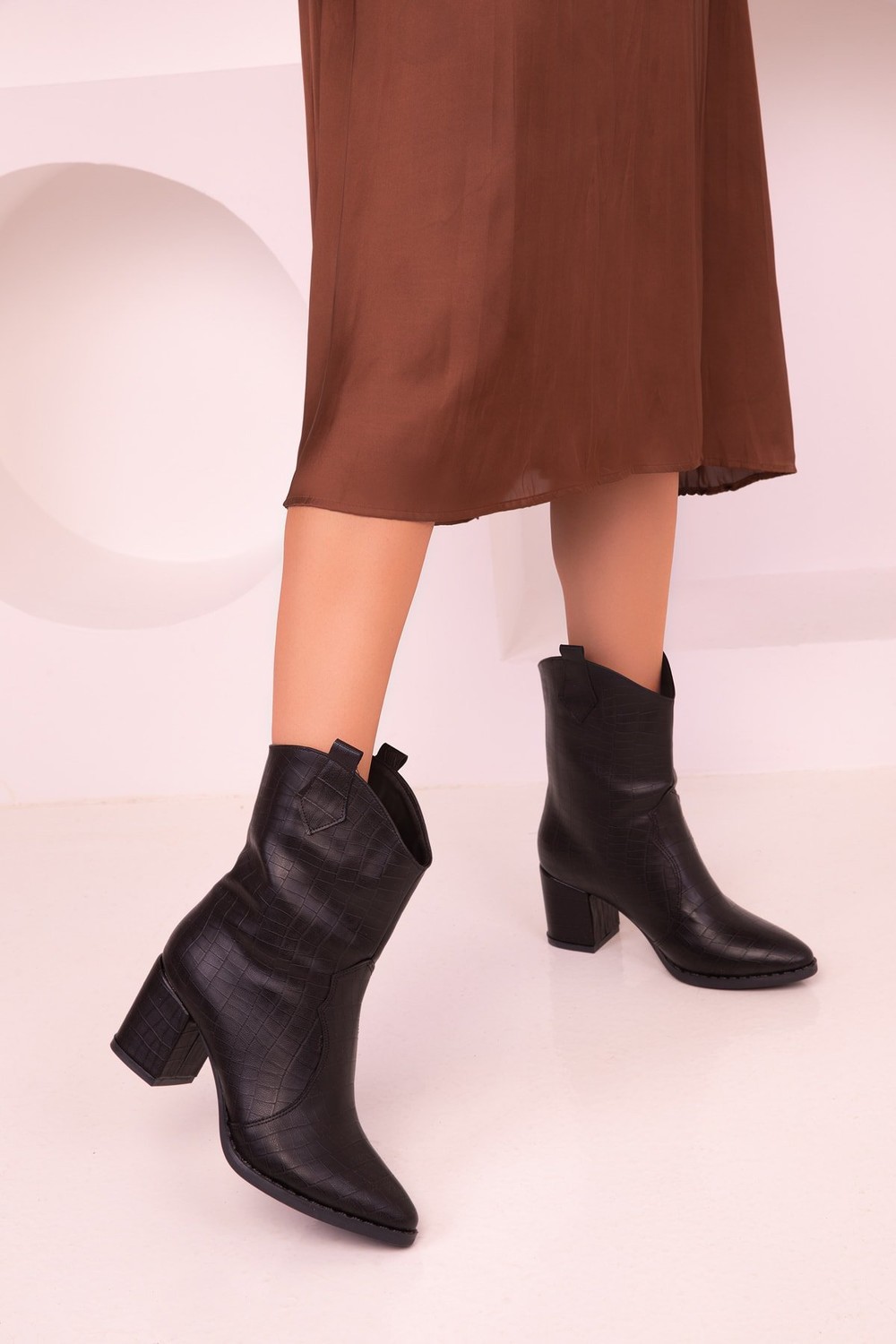 Soho Women's Black Crocodile Boots & Booties 15615