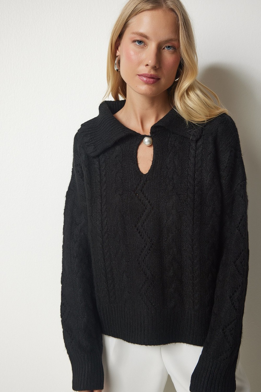 Happiness İstanbul Women's Black Pearl Buttoned Motif Knitwear Sweater