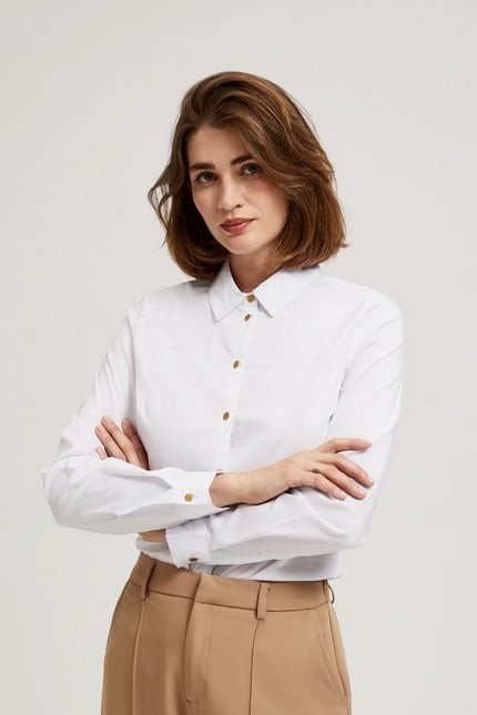 Ordinary shirt with decorative buttons