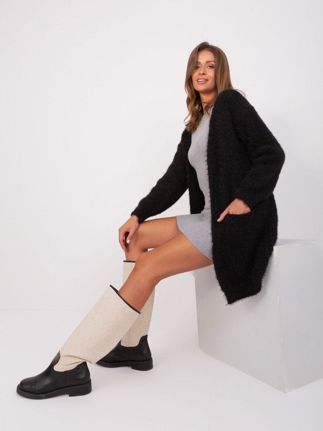 Black plush cardigan without closure