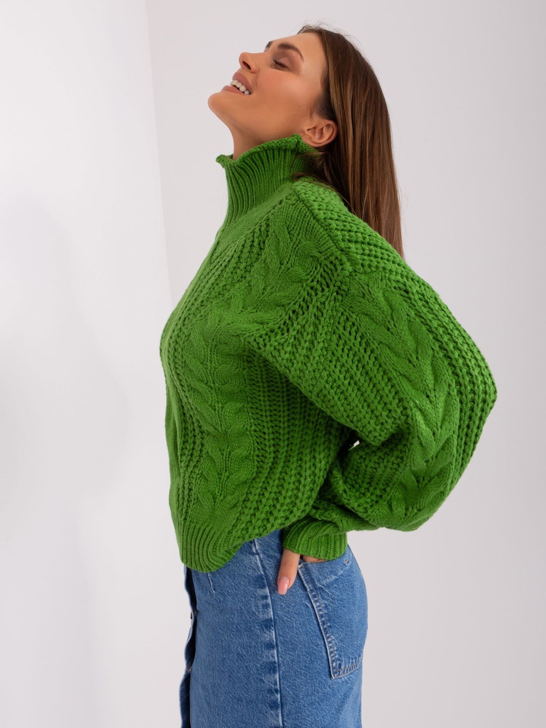 Green oversize sweater with long sleeves