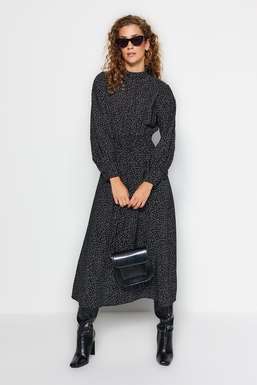 Trendyol Black Polka Dot Knitted Dress with Gipe Detail on the Waist
