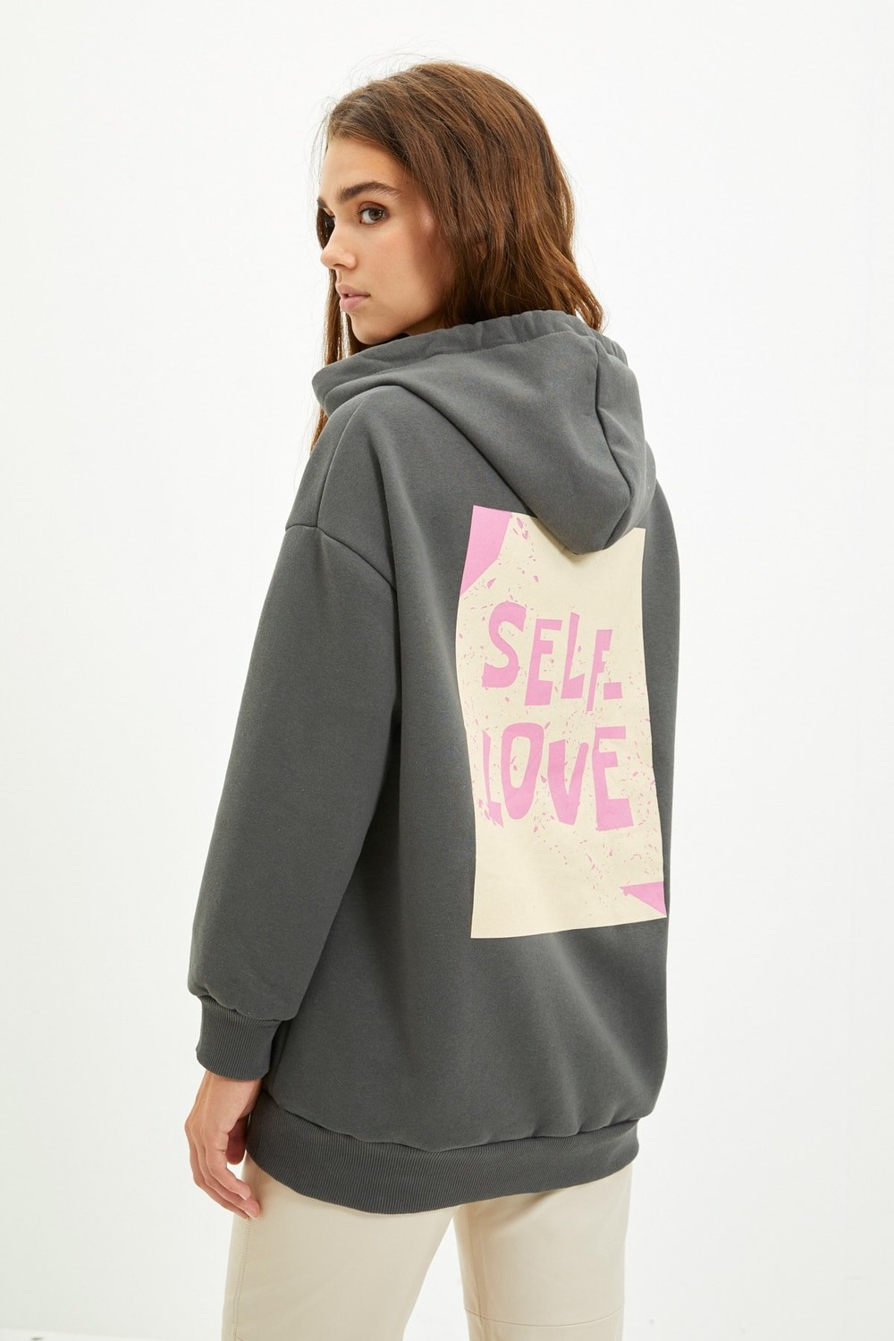 Trendyol Anthracite Back with Print Detail Oversized/Wide Fit, Fleece Inside Knitted Sweatshirt