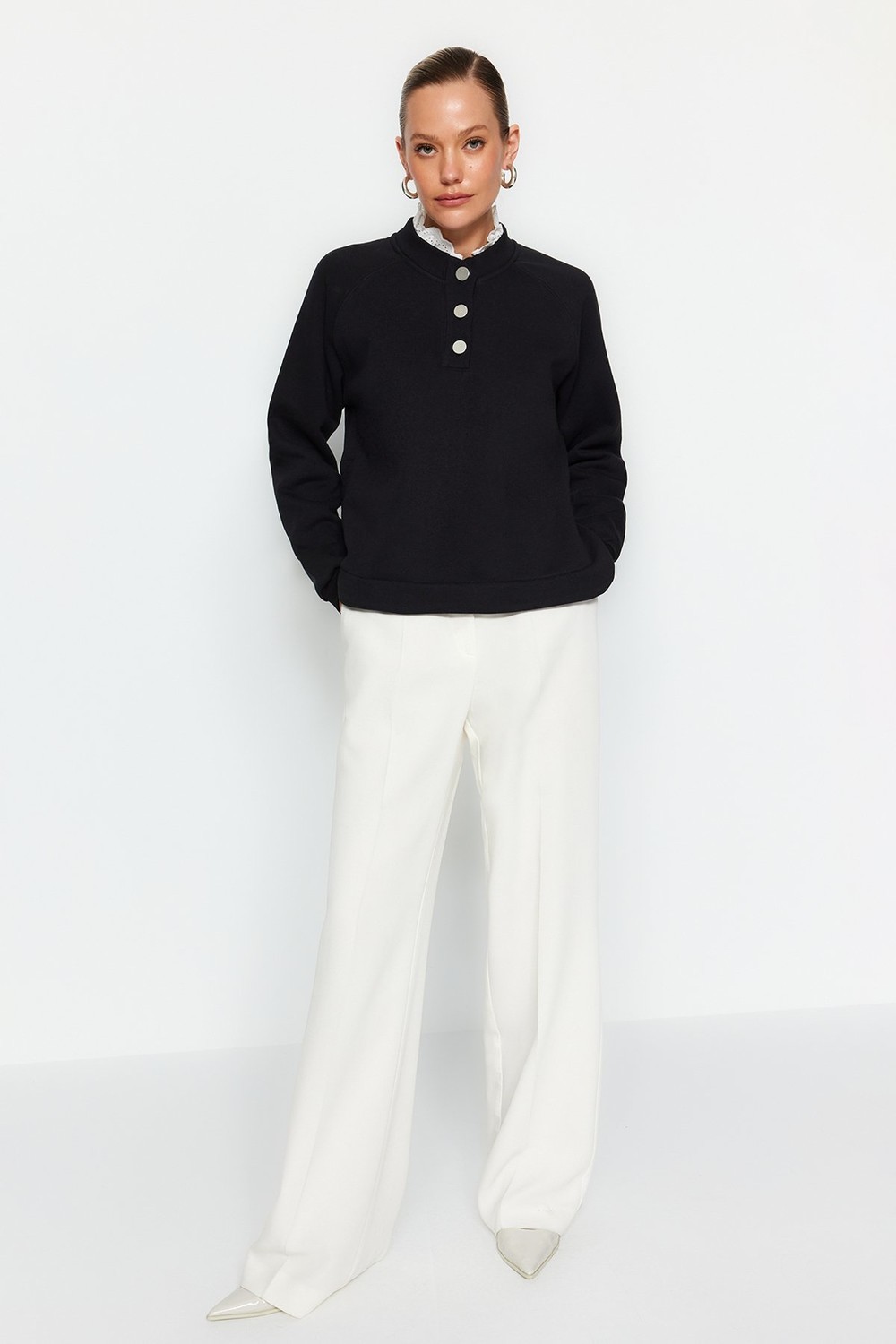 Trendyol Black Thick Fleece Inside Collar Detailed and Buttoned Regular/Regular Knitted Sweatshirt