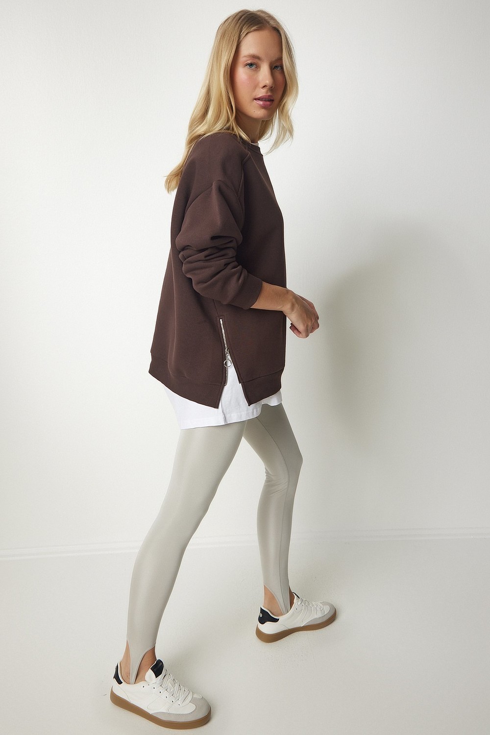 Happiness İstanbul Women's Brown Zip-Detailed Shark Knitted Sweatshirt