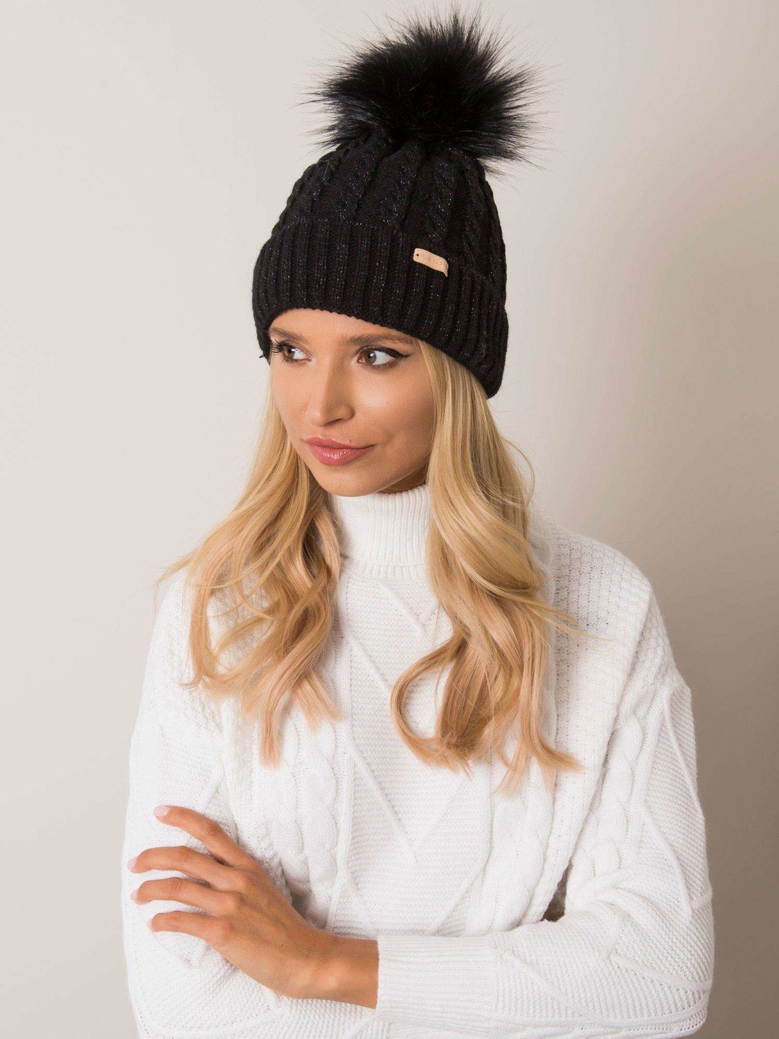 RUE PARIS Black beanie with shiny fibre