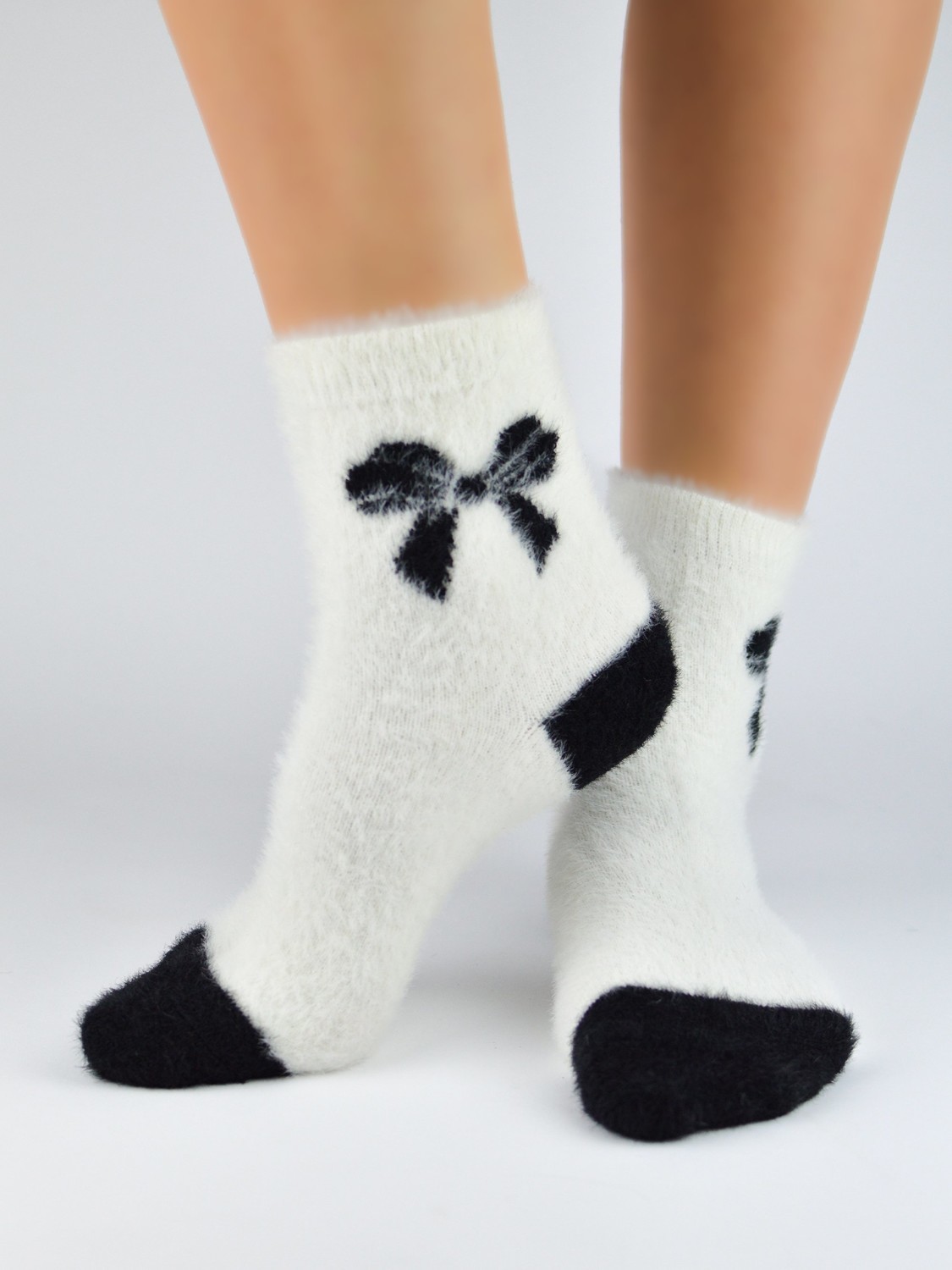 NOVITI Woman's Socks SB033-W-04
