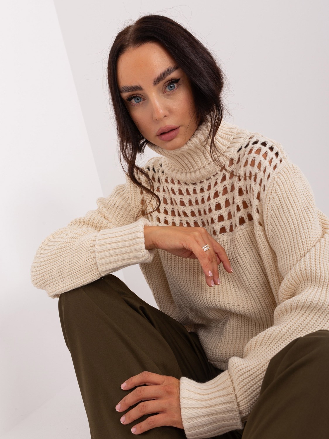 Women's cream knitted turtleneck