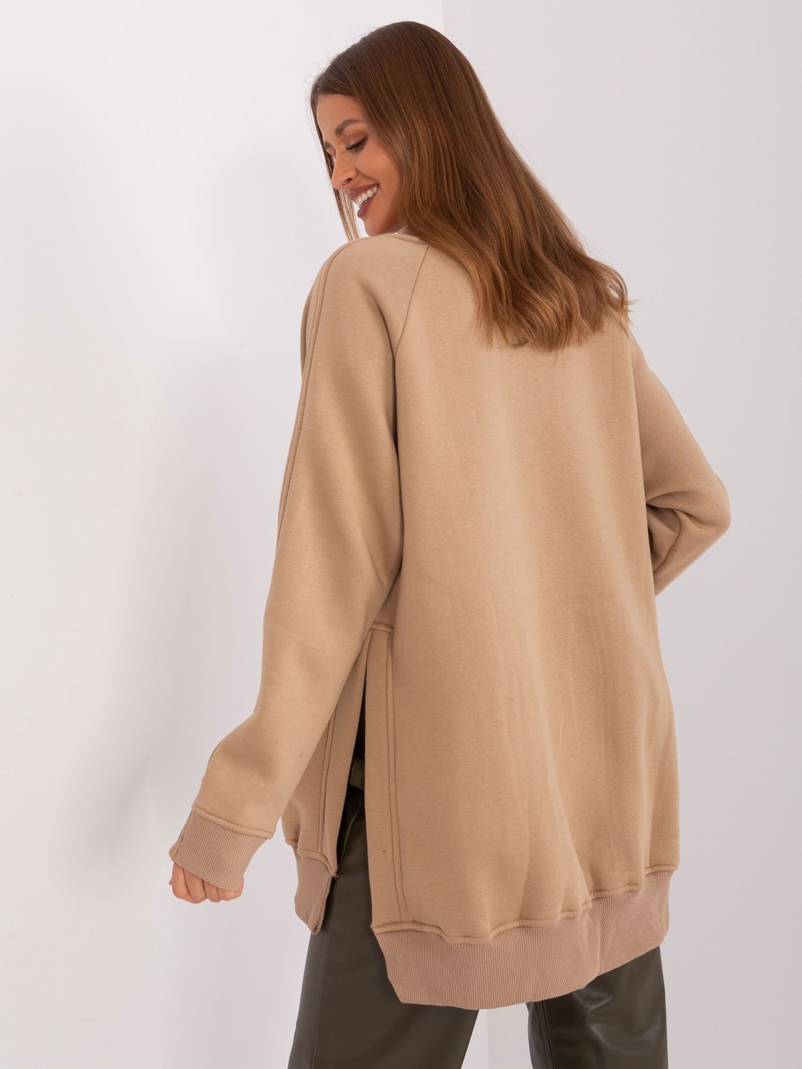 Dark beige insulated sweatshirt with slits