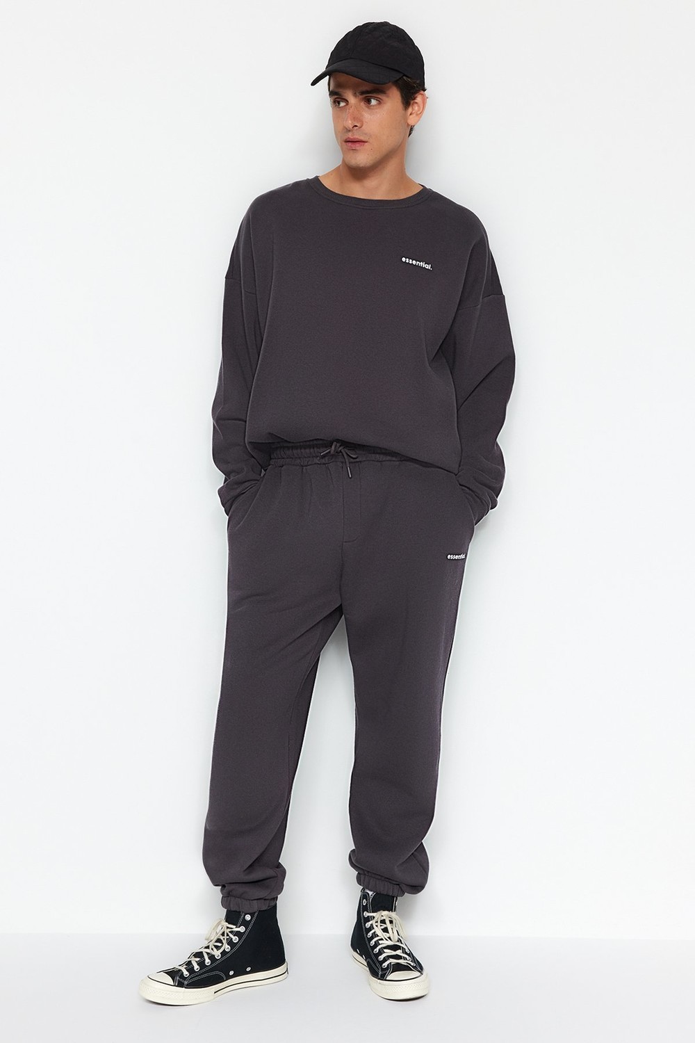 Trendyol Anthracite Men's Oversize Text Printed Tracksuit Set with Soft Pillow and Pillow.