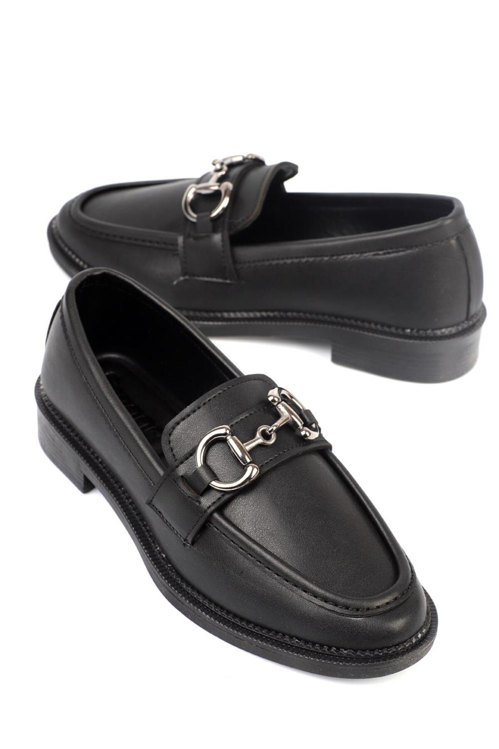 Capone Outfitters Women's Loafers with Metal Buckles