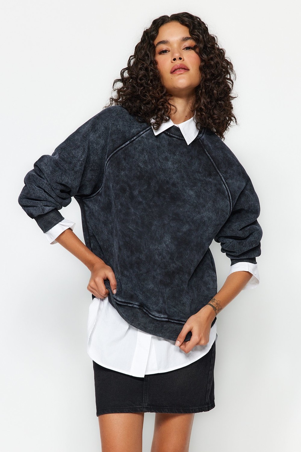 Trendyol Anthracite Aged/Faded Effect Thick Fleece Basic Fit Raglan Sleeve Knitted Sweatshirt