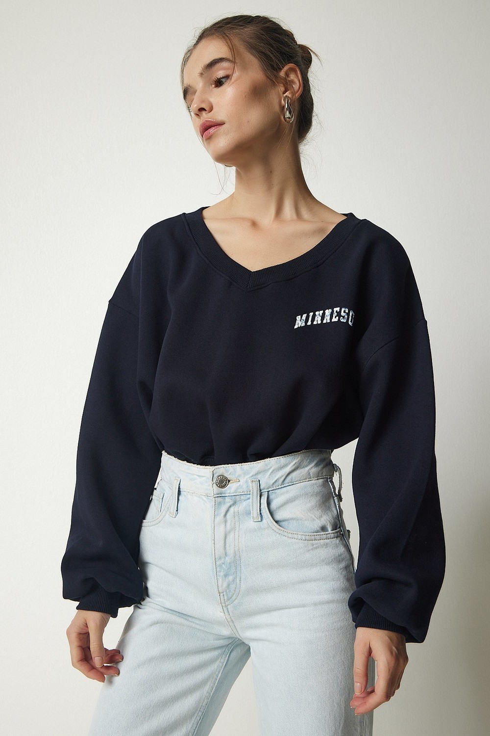 Happiness İstanbul Women's Navy Blue V-Neck Oversized Crop Knitted Sweatshirt