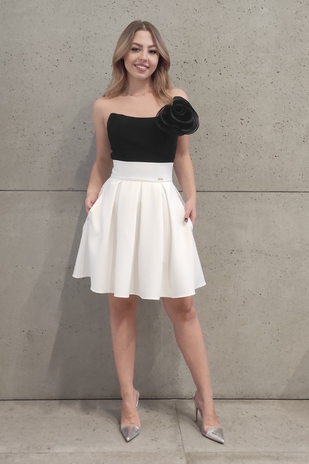 Smotanová áčková mini sukňa Veľkosť: XS