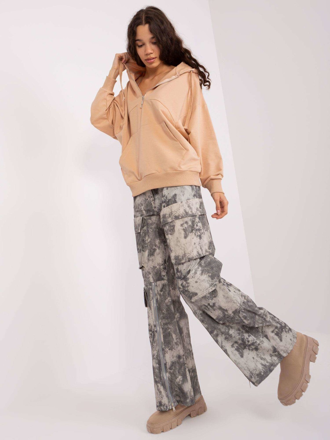 Women's Camel Kangaroo Sweatshirt with Zipper