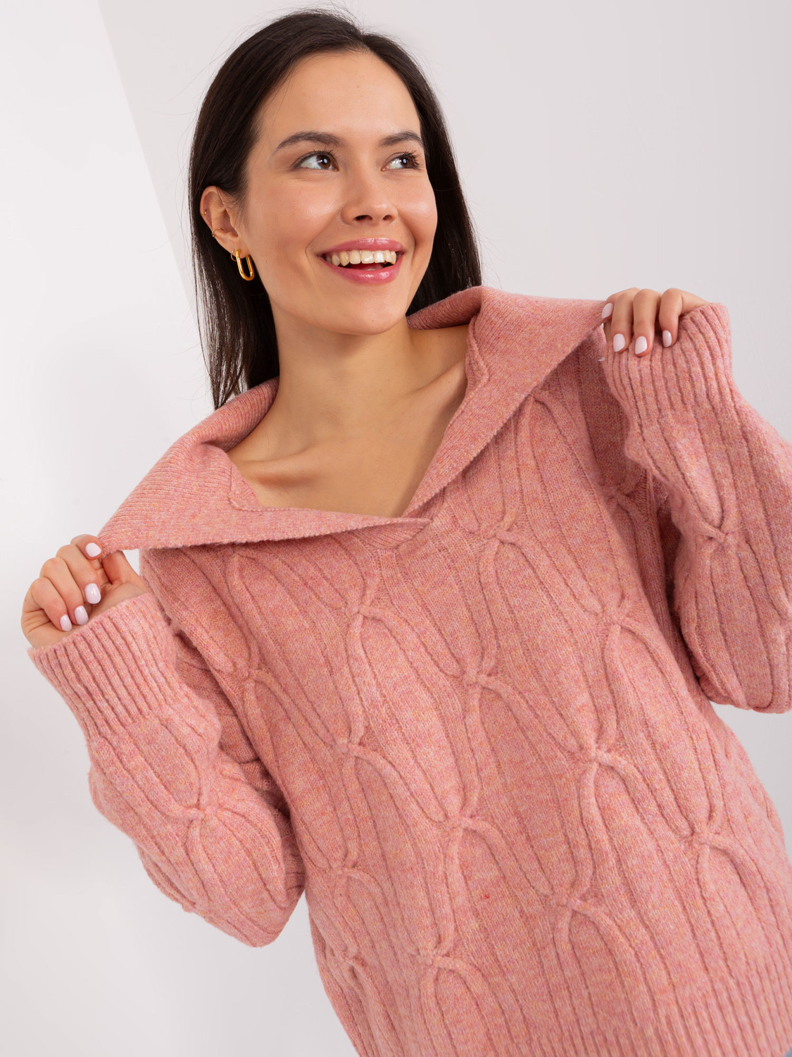 Dusty pink cable knit sweater with collar