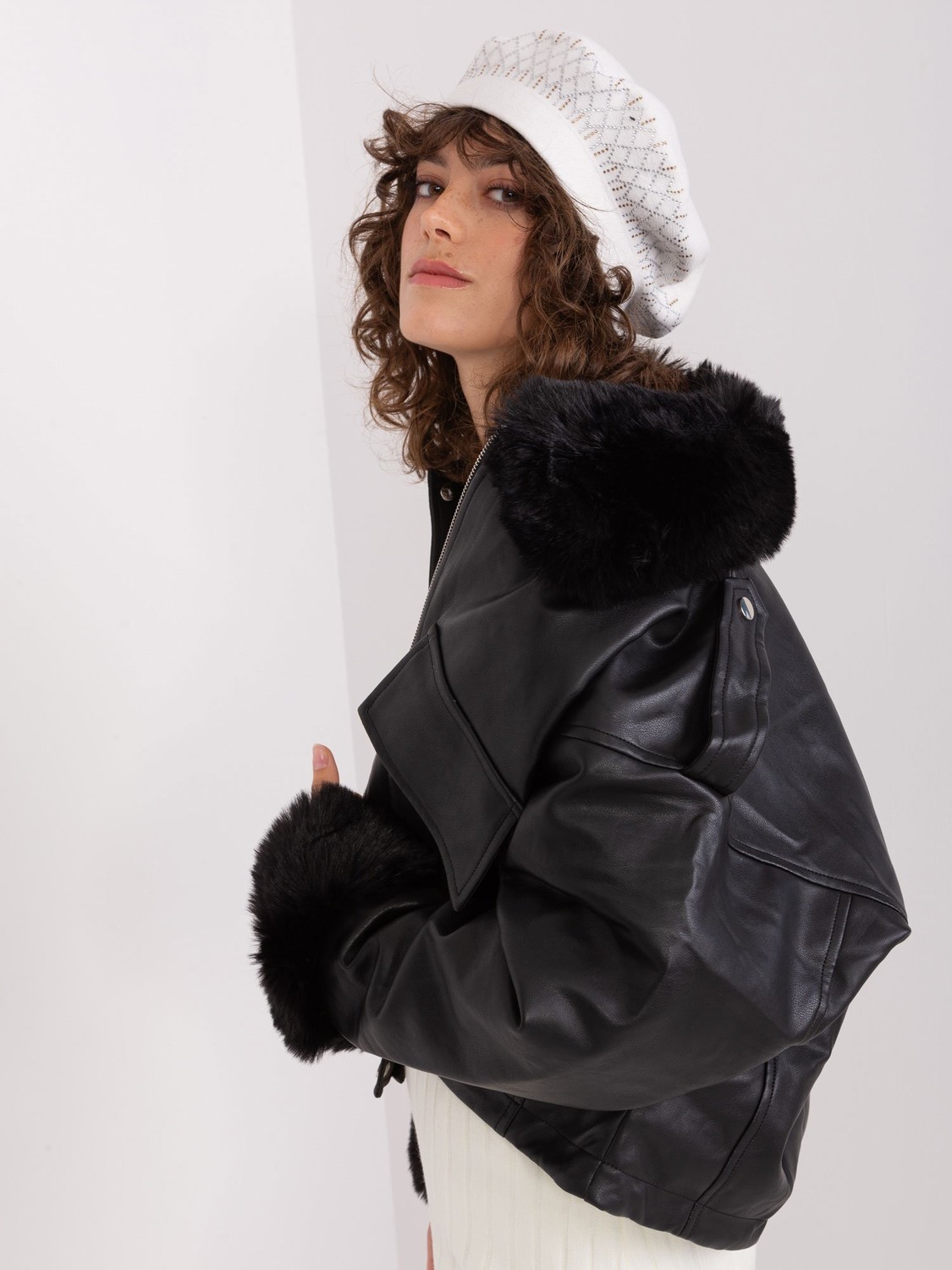 Ecru beret with cashmere