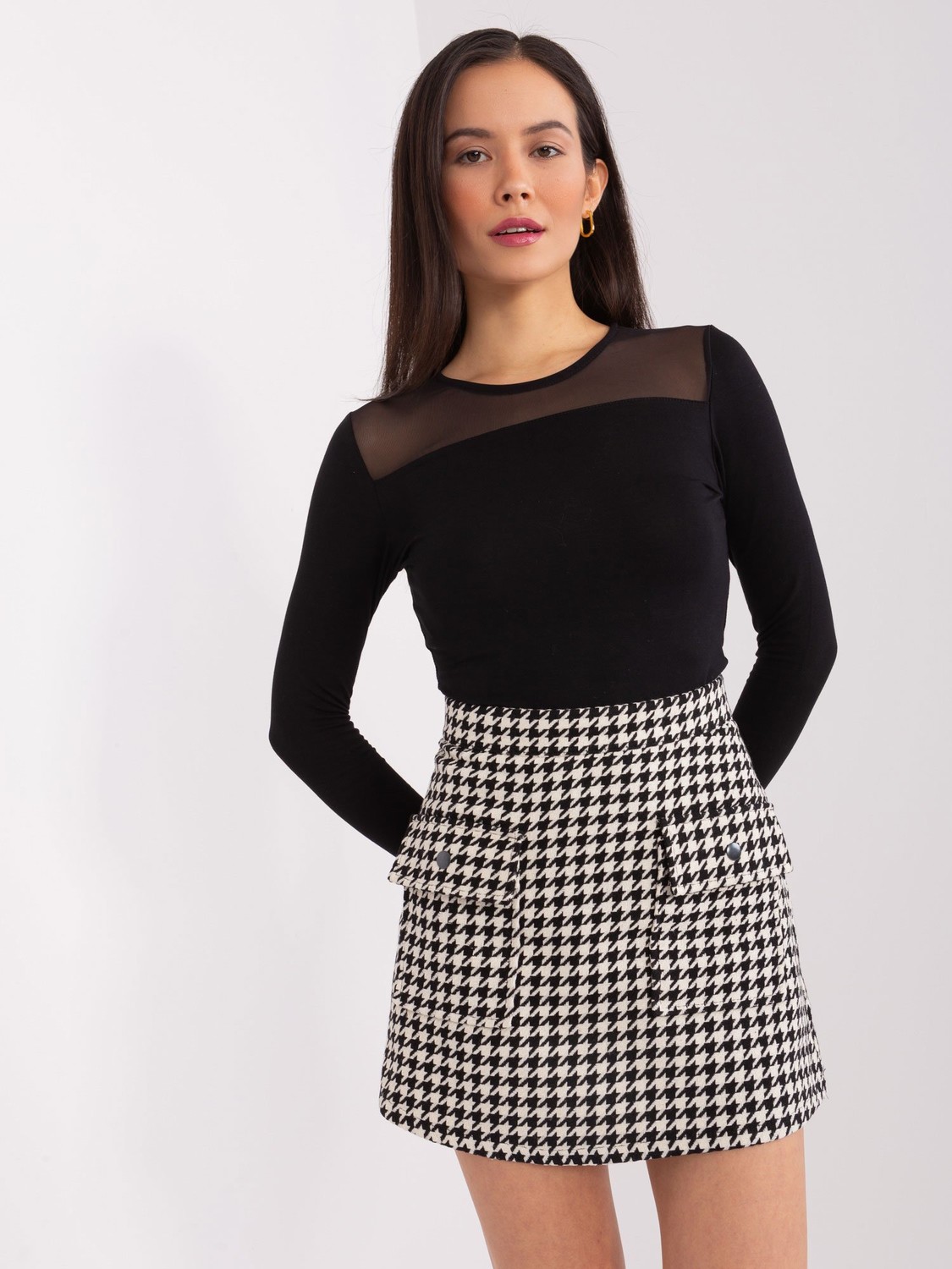 White and black skirt with pockets