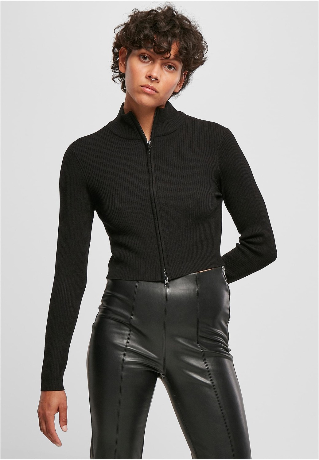 Women's sweater with cropped rib knit black