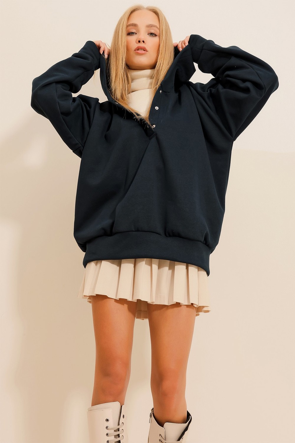 Trend Alaçatı Stili Women's Navy Blue Hooded Snap Closure 3 Thread Inner Raising Oversize Sweatshirt