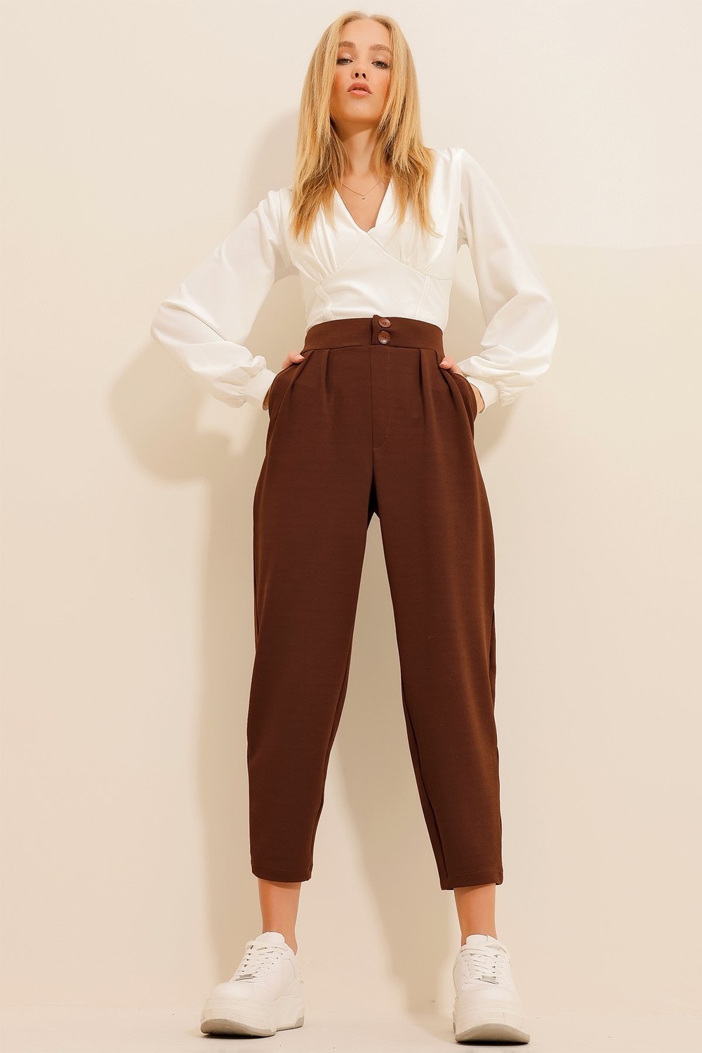 Trend Alaçatı Stili Women's Brown High Waist Carrot Trousers