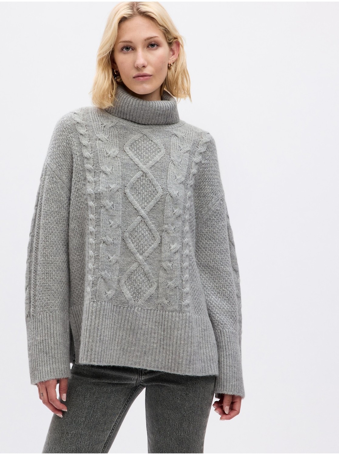Šedý dámsky vrkočový sveter s rolákom GAP
