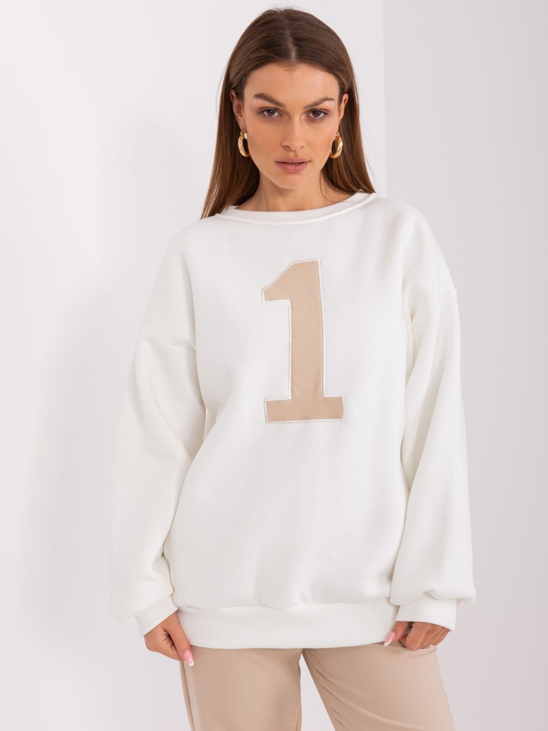 Cotton ecru sweatshirt with a round neckline