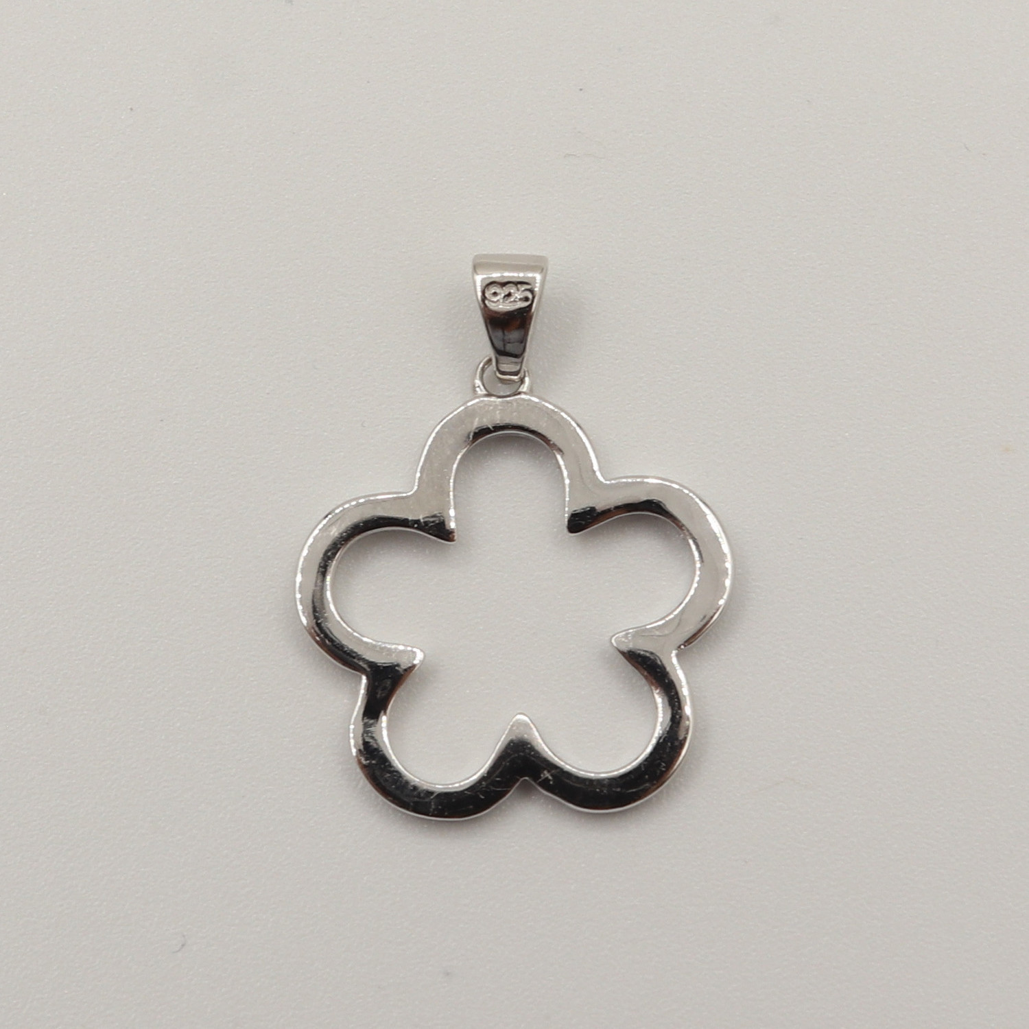 Strieborný prívesok 104753