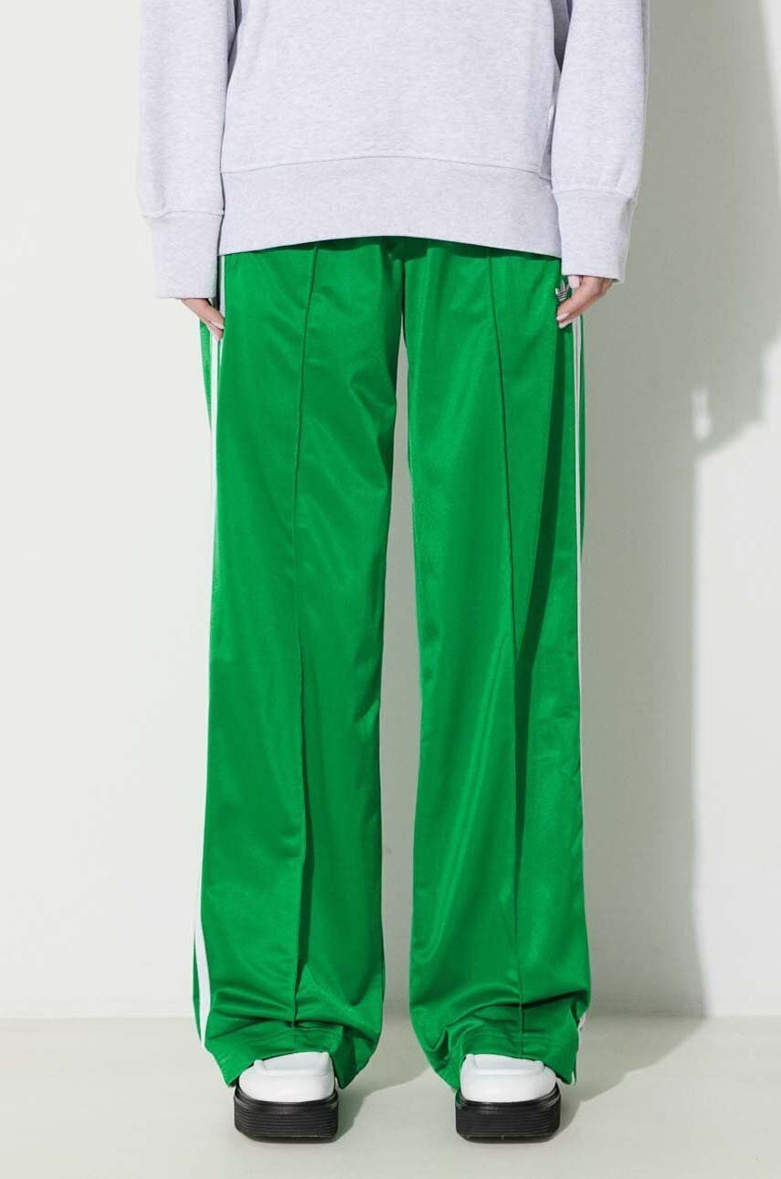 Tepláky adidas Originals Firebird Loose zelená farba, s nášivkou, IP0634