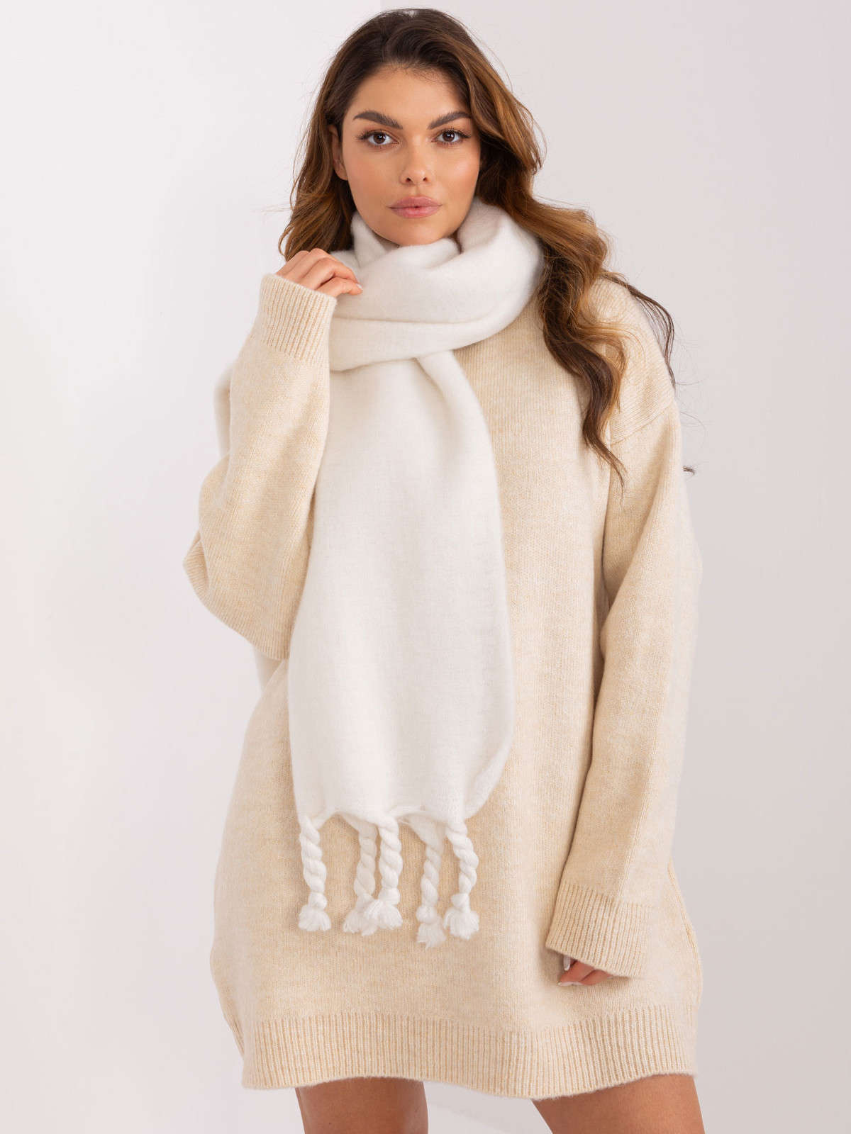 Ecru long scarf with fringe