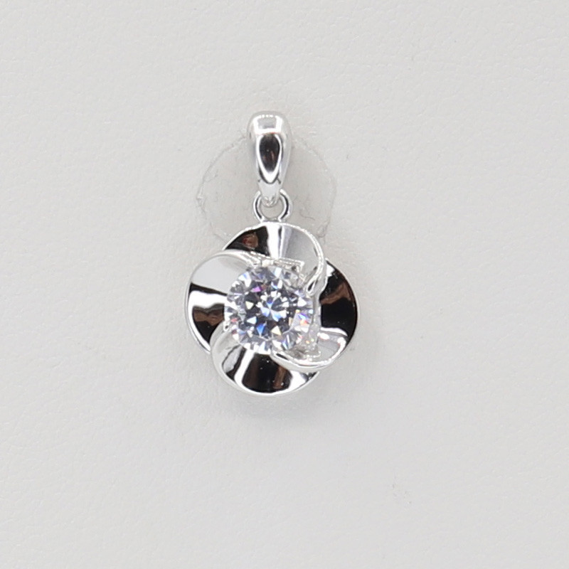 Strieborný prívesok 105389