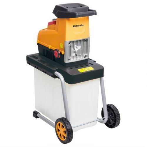 Drvič zahradného odpadu Riwall RES 3044 B drvič záhradného odpadu • výkon 3 000 W • 60 ot/min • maximálna hrúbka konára 44 mm • veľké prepravné kolesá