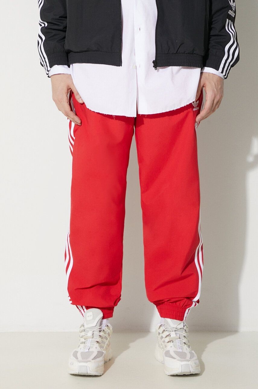 Tepláky adidas Originals Adicolor Woven Firebird Track Top červená farba, s nášivkou, IT2498