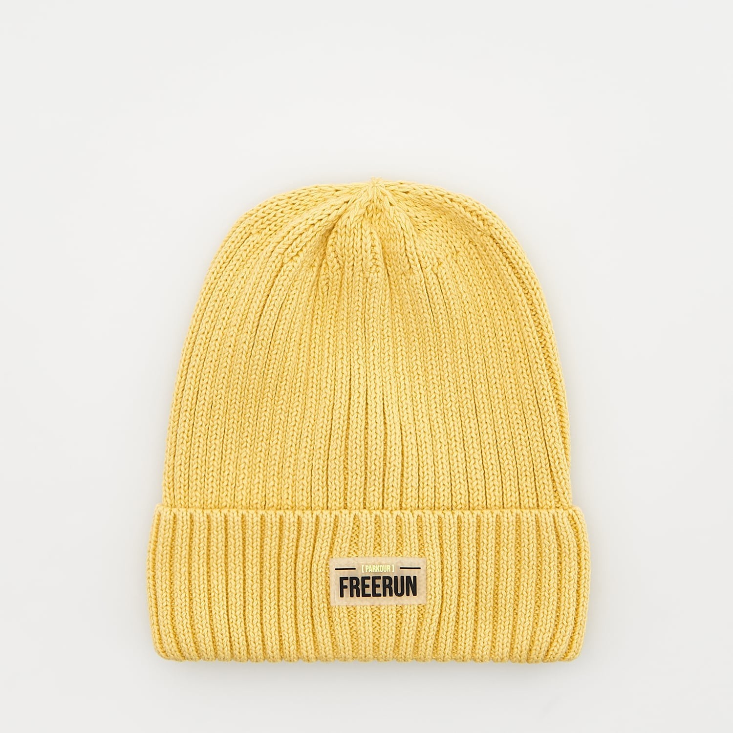 Reserved - Čiapka beanie z prúžkovaného úpletu s nášivkou - Žltá