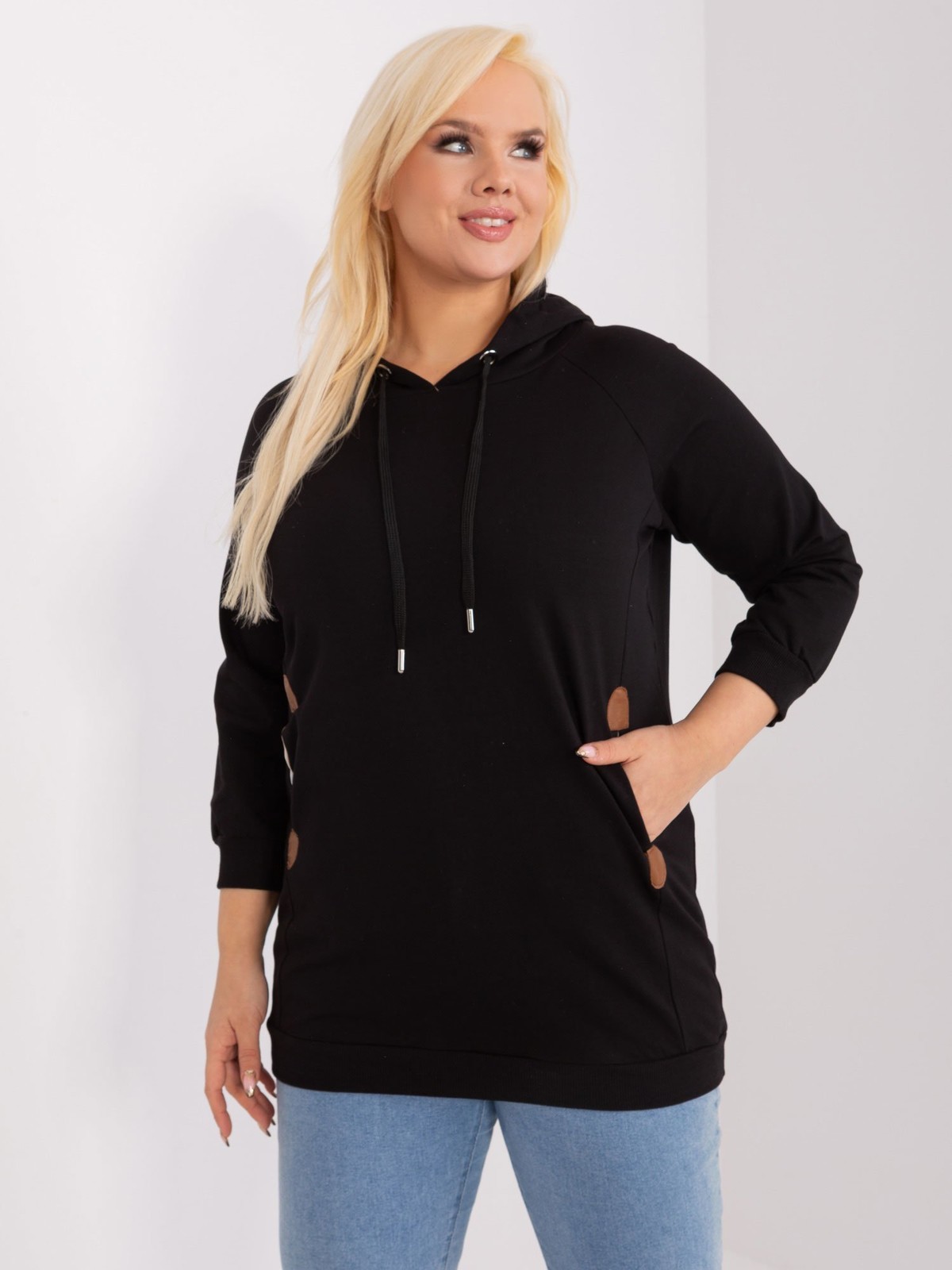Black plus-size sweatshirt with lining