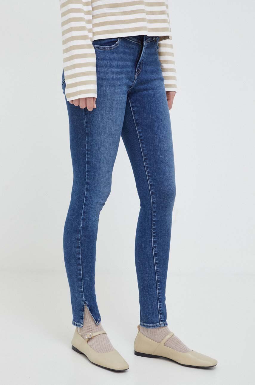 Rifle Levi's 720 SUPER SKINNY dámske, tmavomodrá farba