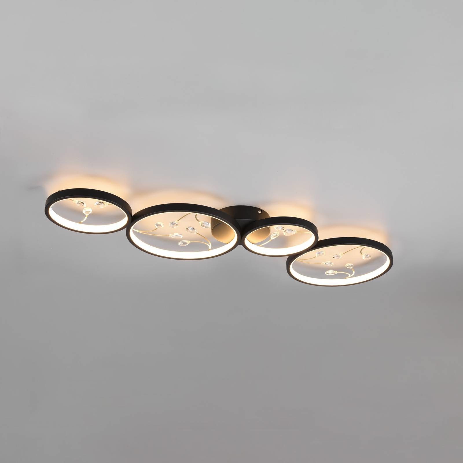 Stropné svietidlo LED Groovy so štyrmi svetlami čiernej farby 3 000 K