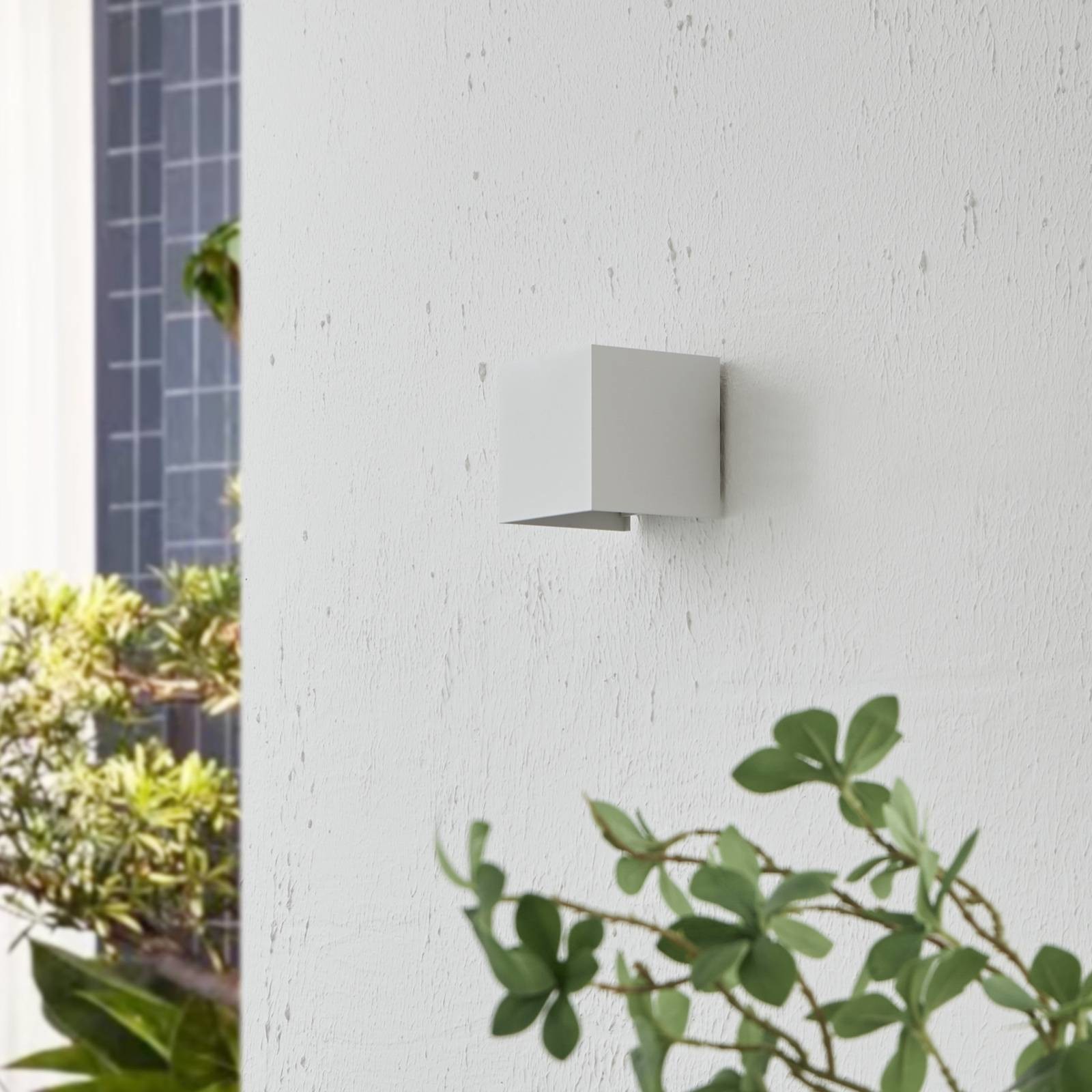 Lindby Nivar vonkajšie LED svietidlo hranaté biela