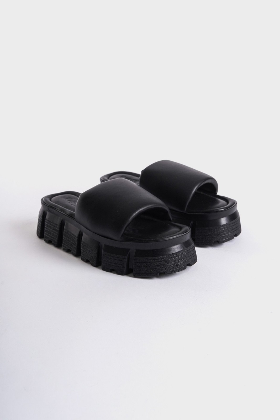 Capone Outfitters Women's Wedge Heel Single Strap Slippers